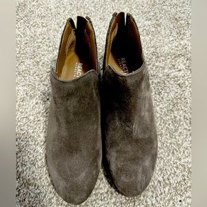Reaction Kenneth Cole booties in grey suede size 5